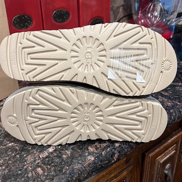 UGG Bailey light gray - Picture 3 of 4